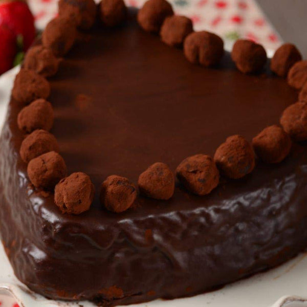 Reliable 23 cm heart-shaped cake baking tray.